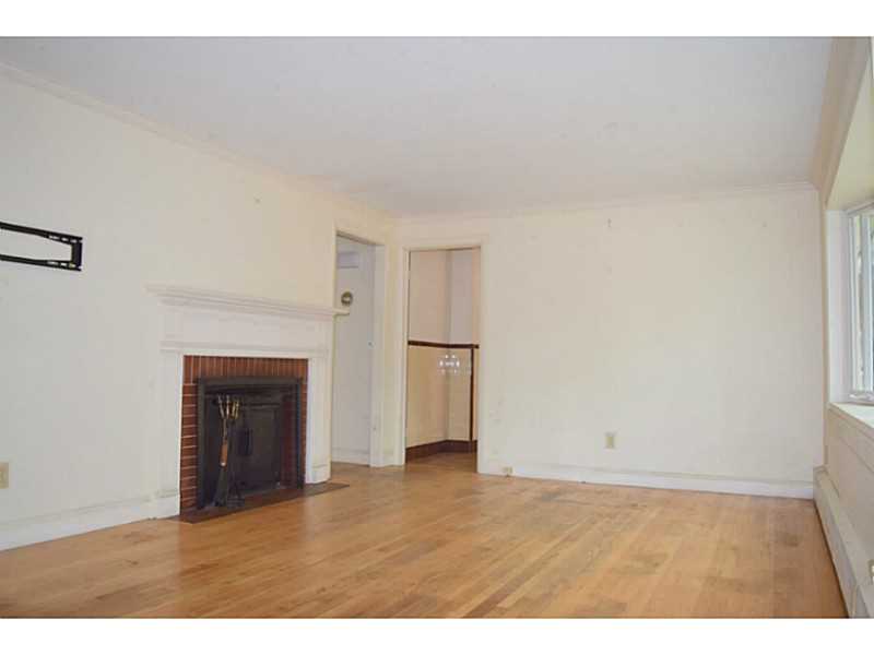 179 Wampanoag Road Warwick, RI 02818 - Photo 5 of 15 Living Room.
