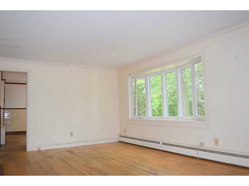 179 Wampanoag Road Warwick, RI 02818 - Photo 6 of 15 Living Room.