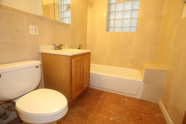 $2,280 | 2138 West Chicago Avenue, Unit 2R, Chicago, IL 60622