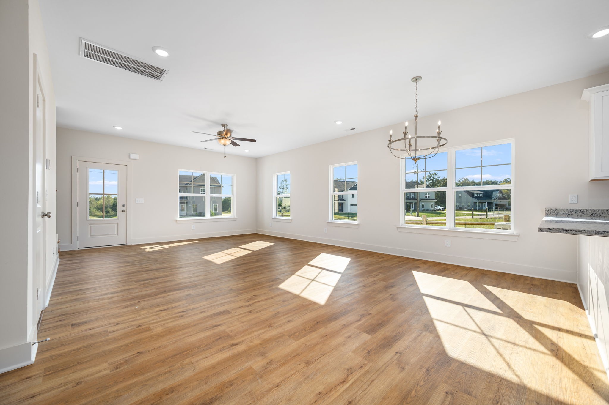 627 Vrabel Road Murfreesboro, TN 37130 - Photo 9 of 25 Gallery Image 9
