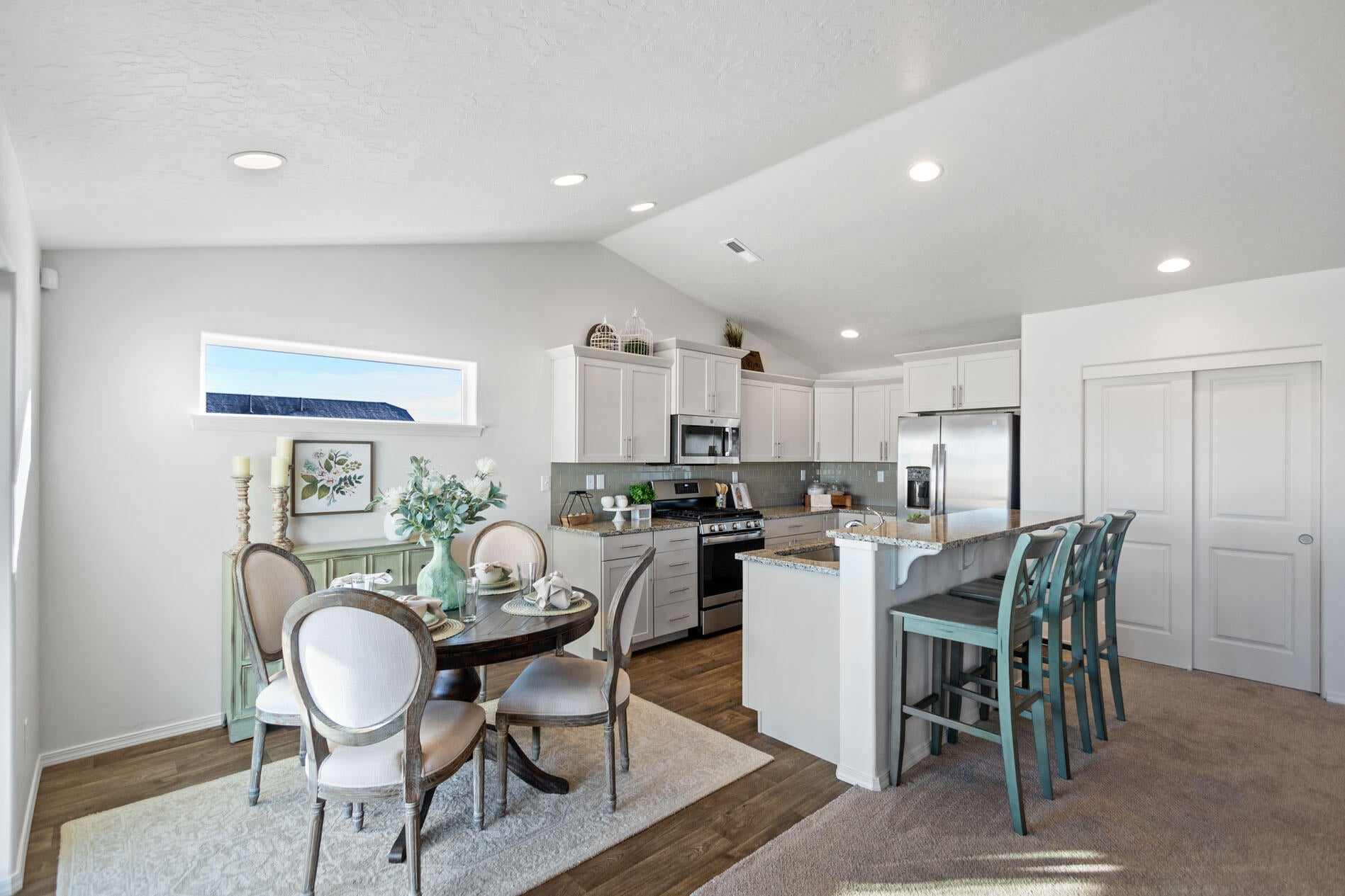 62847 Northeast Daniel Road, Unit 20 Bend, OR 97701 - Photo 7 of 13 Example interior