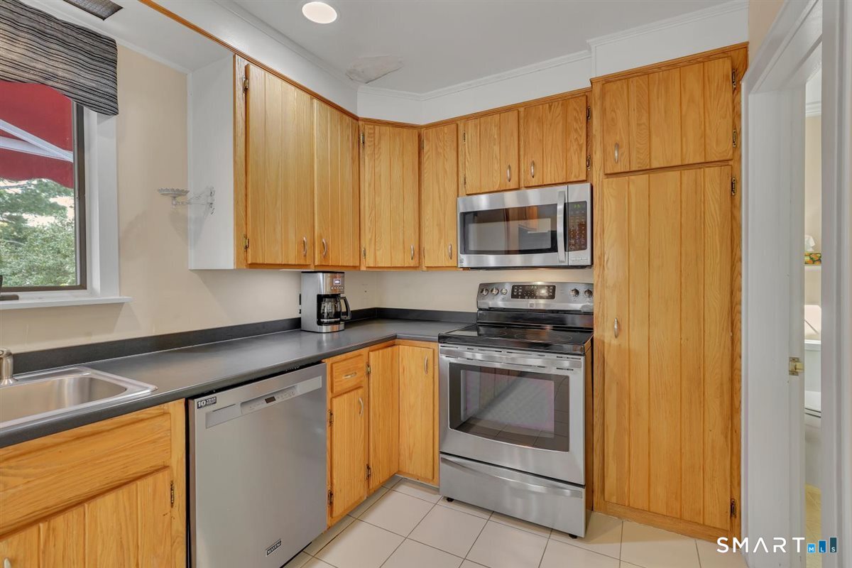 711 Ridge Road Middletown, CT 06457 - Photo 13 of 39 Gallery Image 13