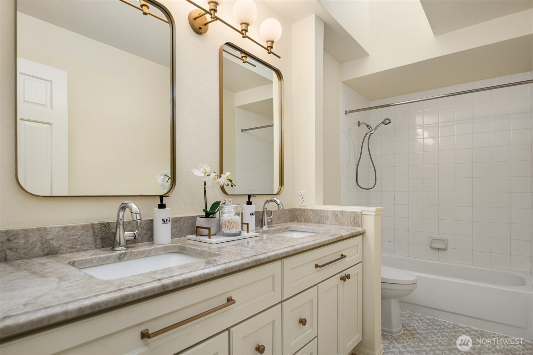 6731 153rd Place Southeast Bellevue, WA 98006 - Photo 17 of 27