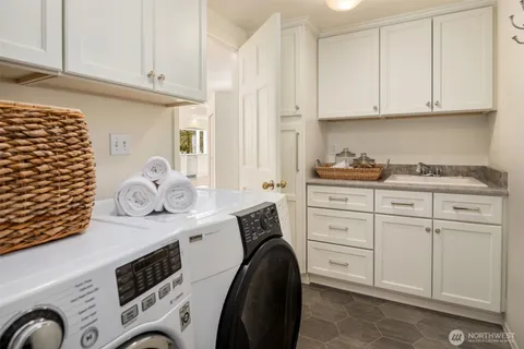 $2,190,000 | 6731 153rd Place Southeast, Bellevue, WA 98006