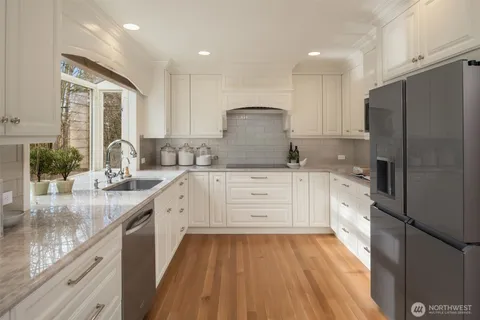 $2,190,000 | 6731 153rd Place Southeast, Bellevue, WA 98006