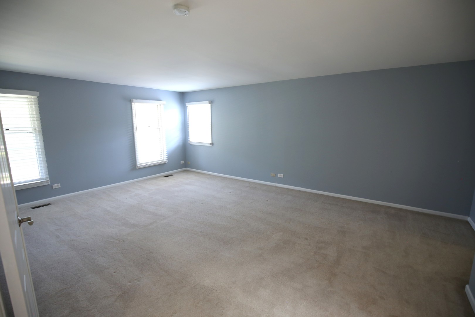 2603 Old Mill Lane Rolling Meadows, IL 60008 - Photo 21 of 45 an empty room with windows