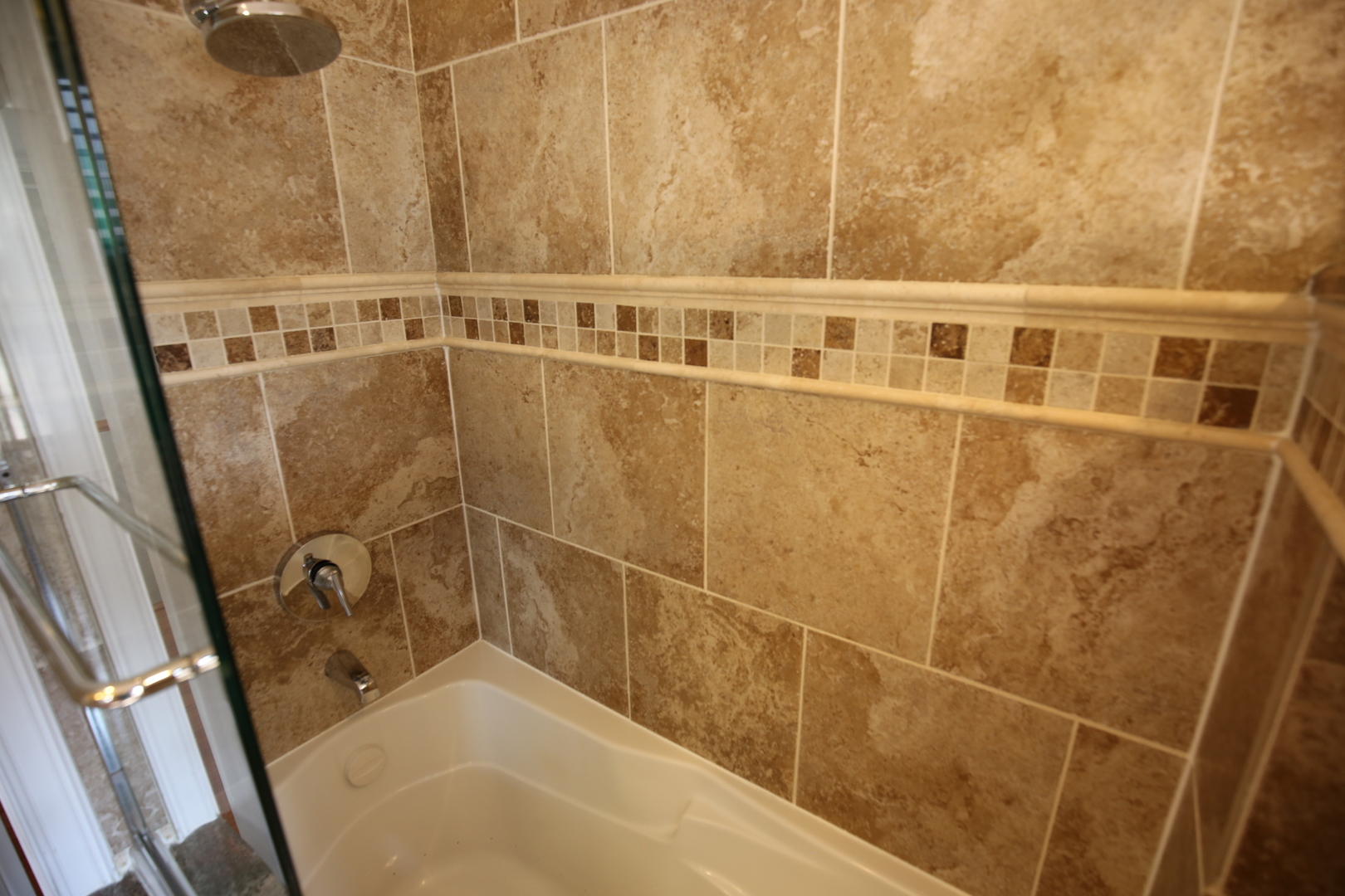 2603 Old Mill Lane Rolling Meadows, IL 60008 - Photo 32 of 45 a bathroom with a bathtub