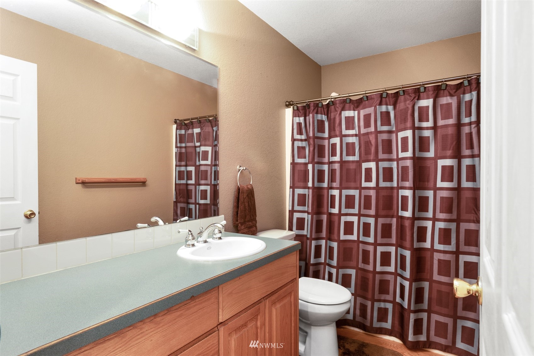 257 Riverside Road Sequim, WA 98382 - Photo 19 of 40 a bathroom with a sink toilet and shower