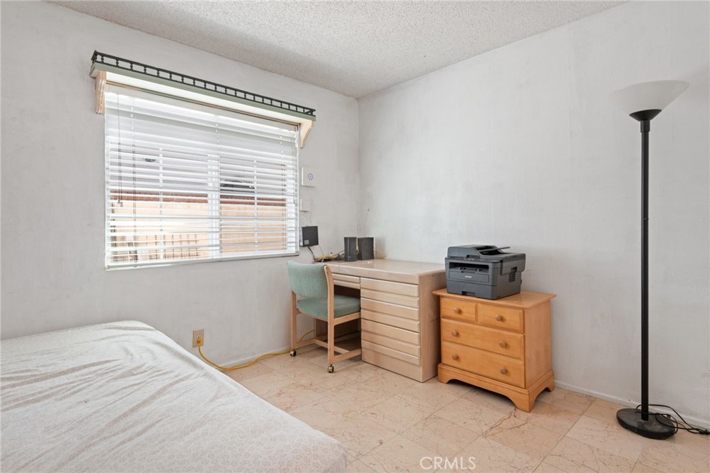 3047 Prado Lane Colton, CA 92324 - Photo 24 of 51 a workspace with furniture and window