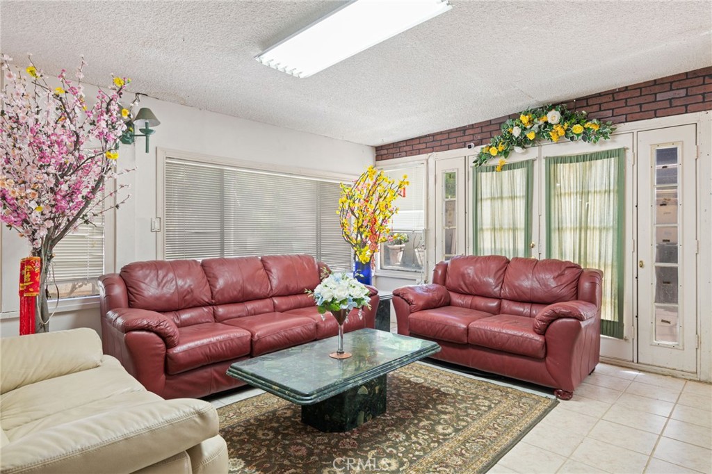 3047 Prado Lane Colton, CA 92324 - Photo 39 of 51 a living room with furniture and a potted plant