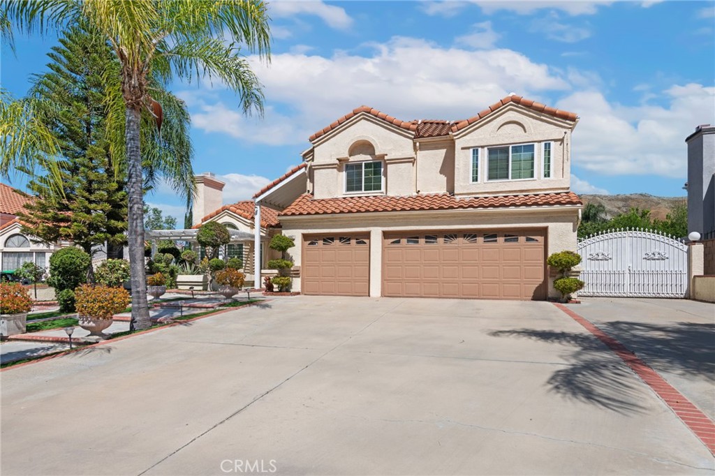 3047 Prado Lane Colton, CA 92324 - Photo 5 of 51 a view of a house with a outdoor space