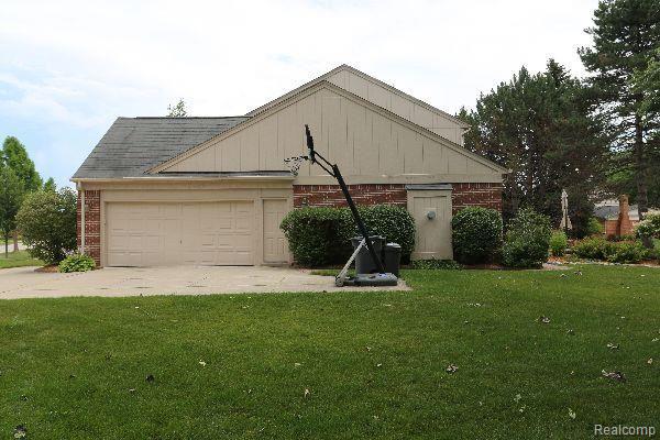 2780 Santia Road Troy, MI 48085 - Photo 36 of 41 7C4A4299.jpg