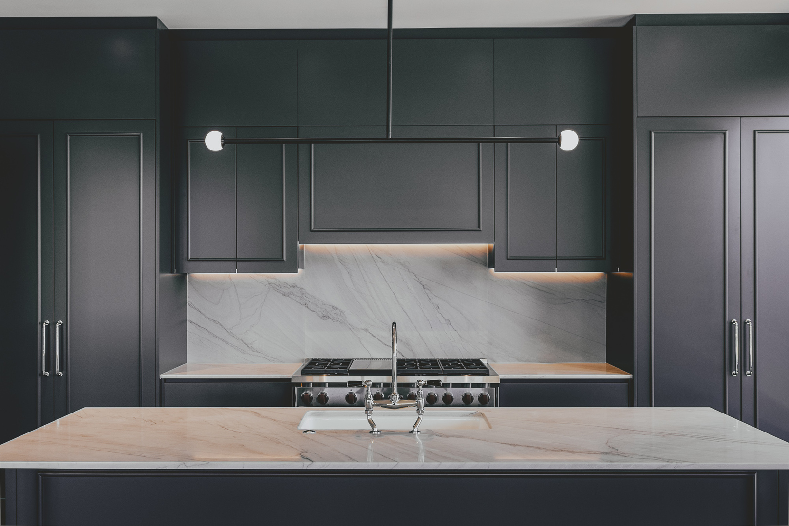 21 North May Street, Unit 1402 Chicago, IL 60607 - Photo 20 of 49 a view of a bedroom with furniture