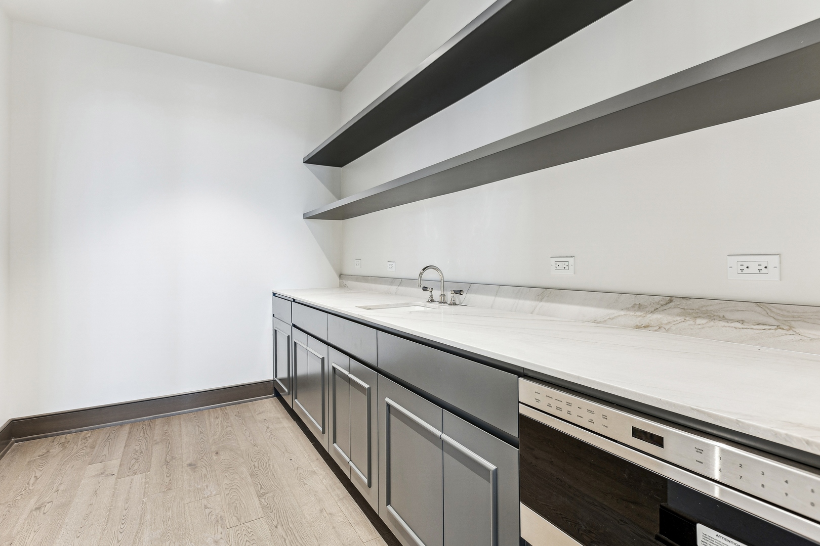 21 North May Street, Unit 1402 Chicago, IL 60607 - Photo 25 of 49 a utility room with sink dryer and washer