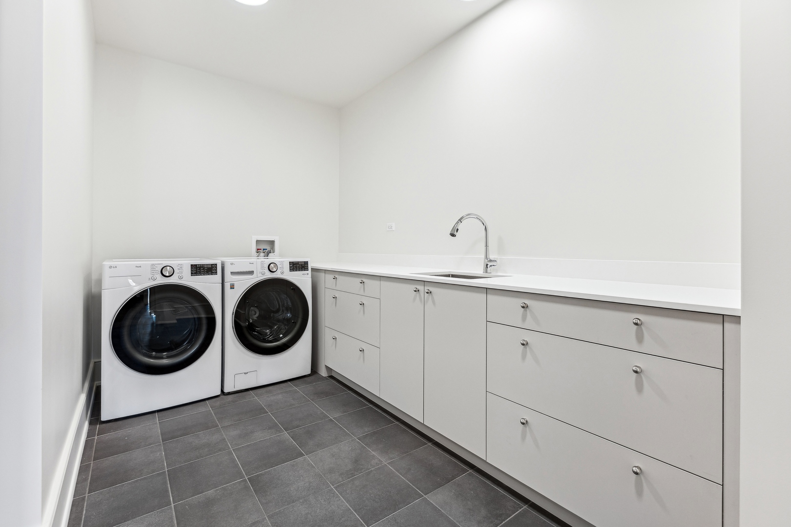 21 North May Street, Unit 1402 Chicago, IL 60607 - Photo 43 of 49 a utility room with sink dryer and washer