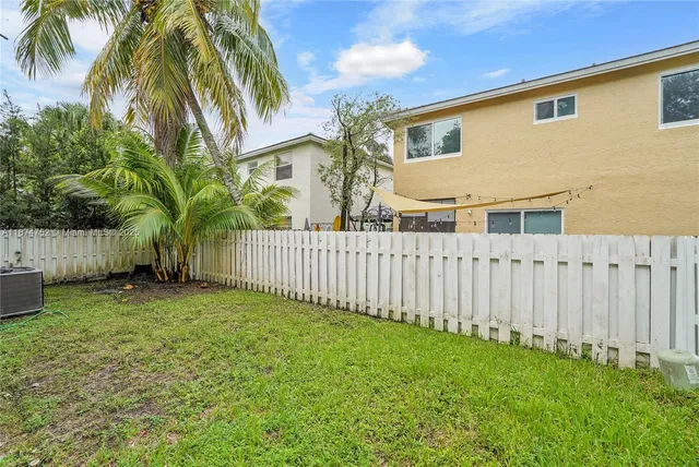 $3,000 | 815 Northwest 98th Avenue, Plantation, FL 33324