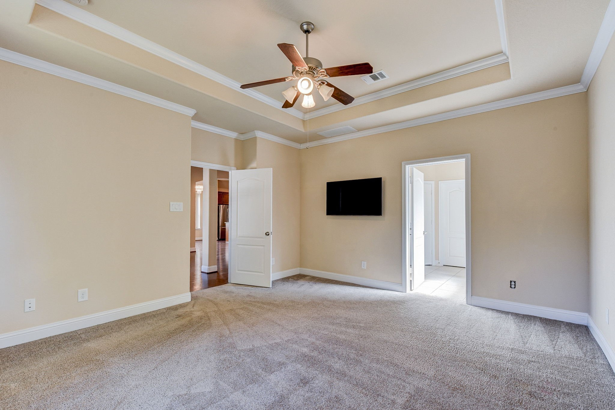 39 South Pinto Point Circle Spring, TX 77389 - Photo 22 of 48 a view of an empty room with a ceiling fan
