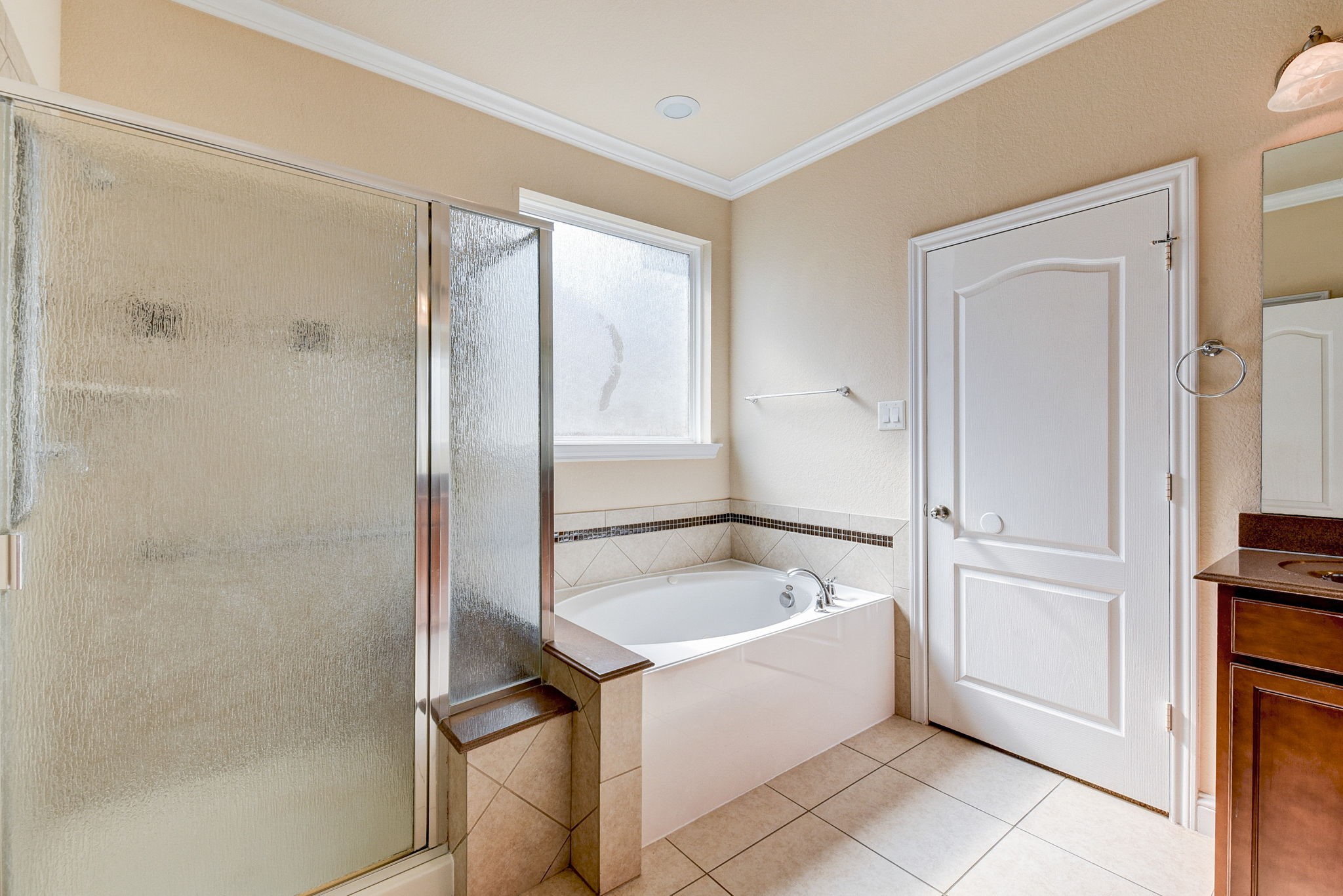 39 South Pinto Point Circle Spring, TX 77389 - Photo 27 of 48 a bathroom with a tub and shower