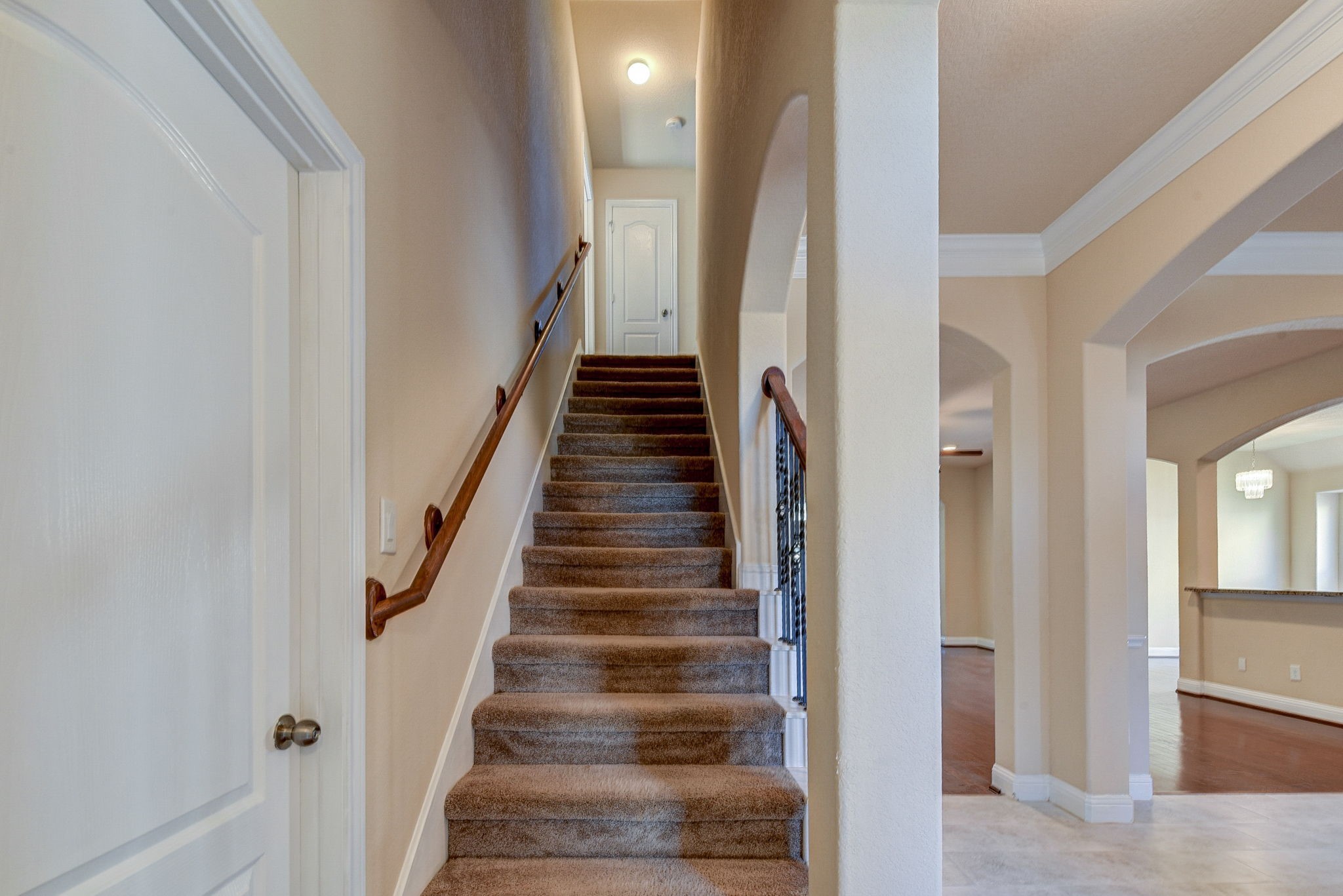 39 South Pinto Point Circle Spring, TX 77389 - Photo 35 of 48 a view of a hallway with wooden floor and entryway