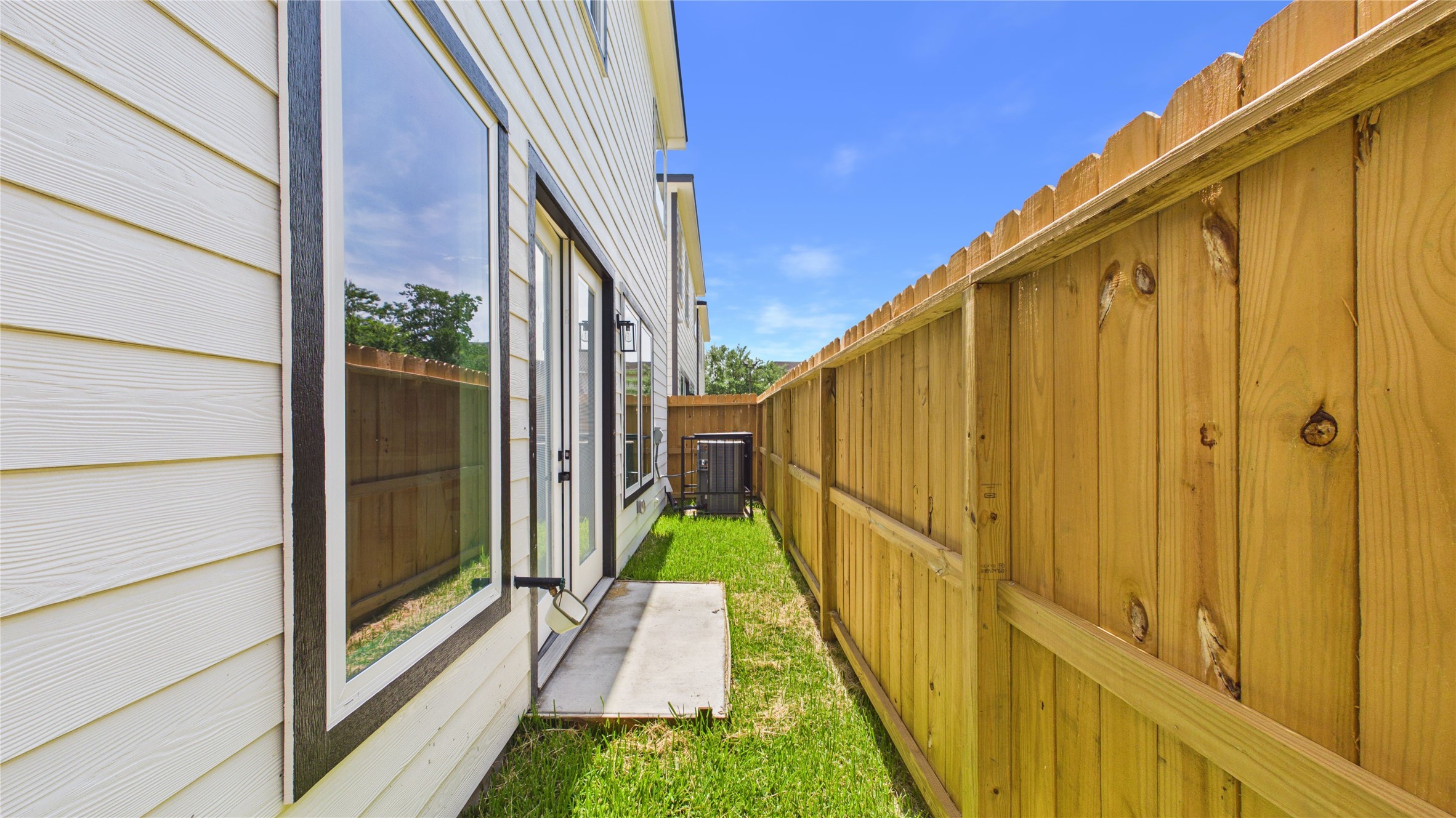 3748 Corder Street Houston, TX 77021 - Photo 28 of 31 Privately fenced backyard