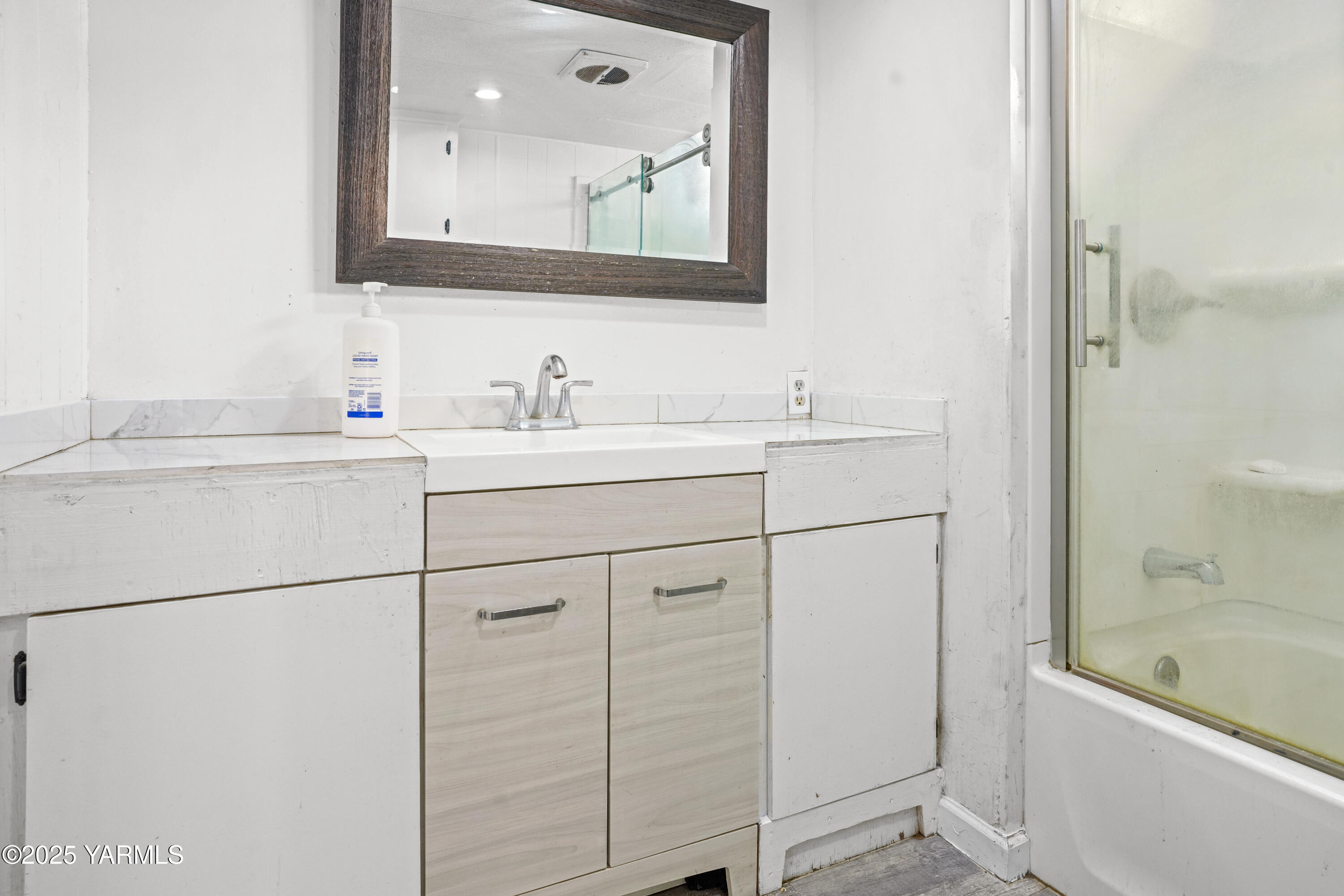 1081 Tecumseh Road White Swan, WA 98952 - Photo 13 of 16 a bathroom with a granite countertop sink mirror toilet and bathtub