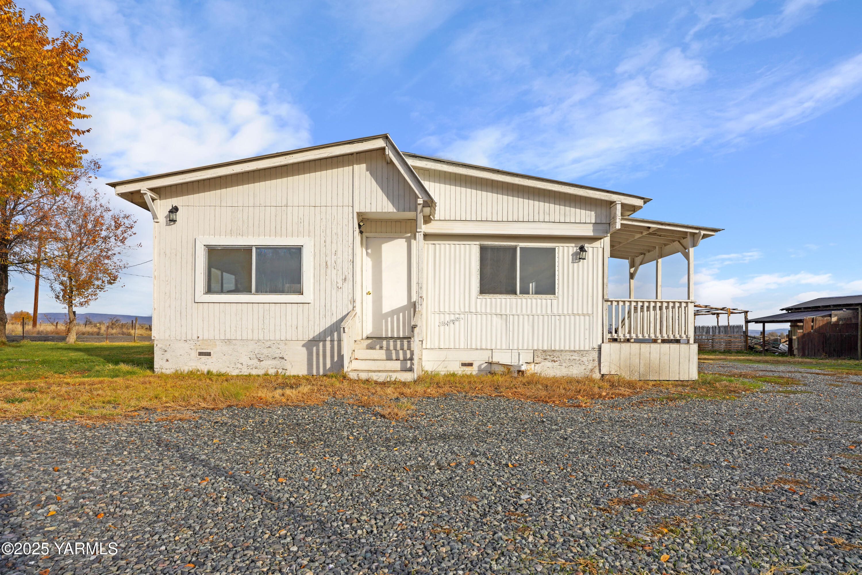 1081 Tecumseh Road White Swan, WA 98952 - Photo 4 of 16 a backyard of a house with wooden floor and fence