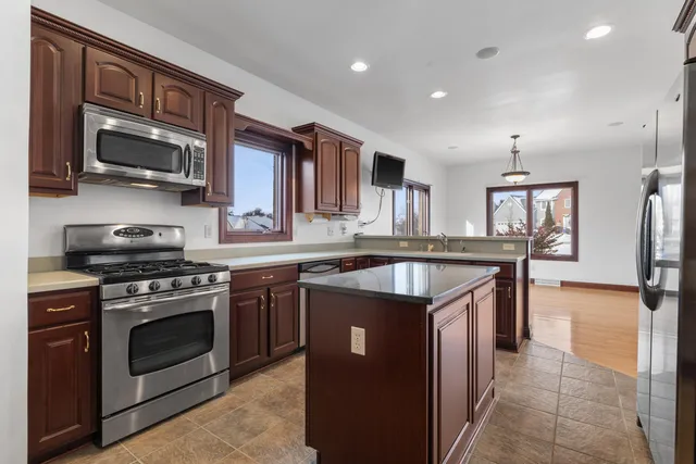 $749,900 | 145 Victoria Circle, Union Grove, WI 53182