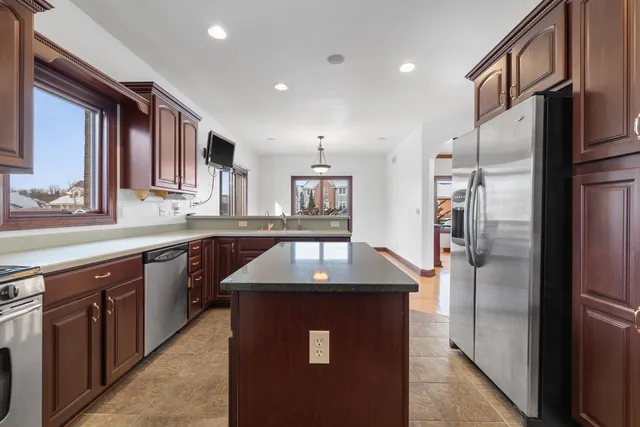 $749,900 | 145 Victoria Circle, Union Grove, WI 53182