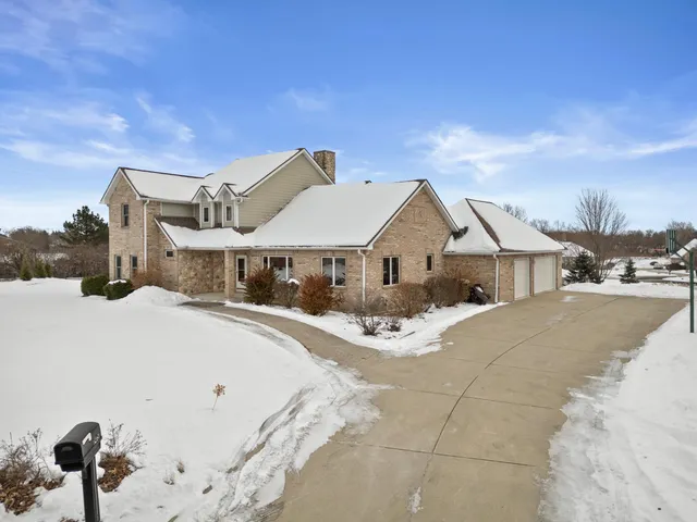 $749,900 | 145 Victoria Circle, Union Grove, WI 53182