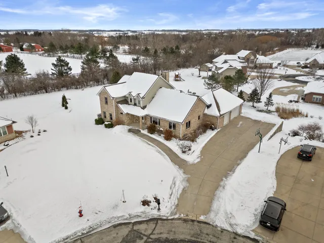 $749,900 | 145 Victoria Circle, Union Grove, WI 53182