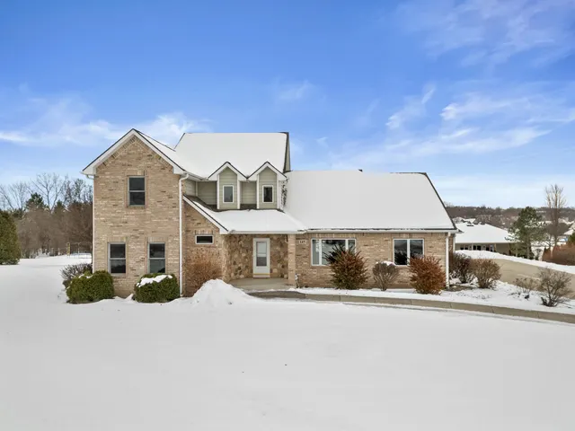 $749,900 | 145 Victoria Circle, Union Grove, WI 53182