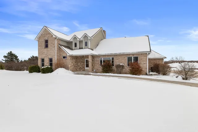 $749,900 | 145 Victoria Circle, Union Grove, WI 53182