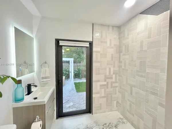 $5,500 | 8280 Northeast 1st Place, Miami, FL 33138