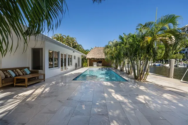 a view of a house with backyard and sitting area