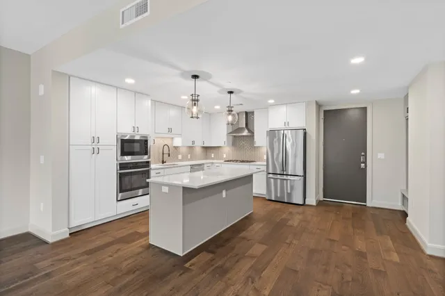 $3,517 | 2511 Willowick Road, Unit 539, Houston, TX 77027