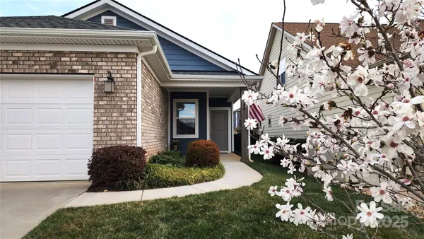 a view of a front of a house