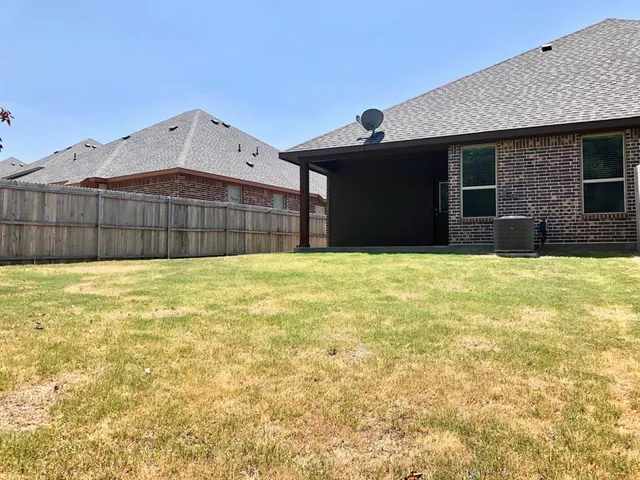 $1,950 | 912 Skyview Drive, Midlothian, TX 76065