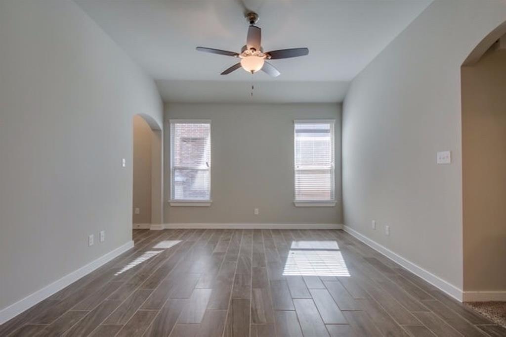 912 Skyview Drive Midlothian, TX 76065 - Photo 2 of 12