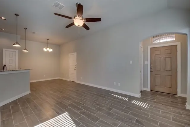 $1,950 | 912 Skyview Drive, Midlothian, TX 76065