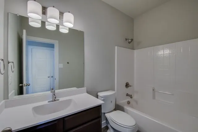 $1,950 | 912 Skyview Drive, Midlothian, TX 76065