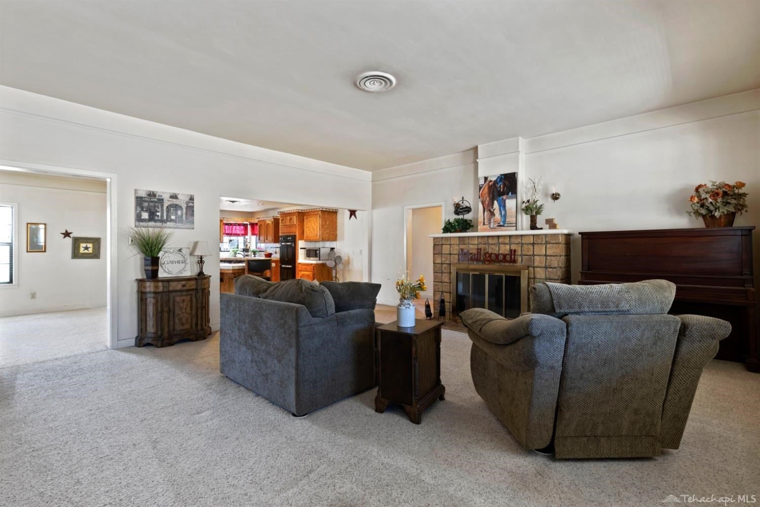 28701 Bear Valley Road Tehachapi, CA 93561 - Photo 21 of 57 Gallery Image 21
