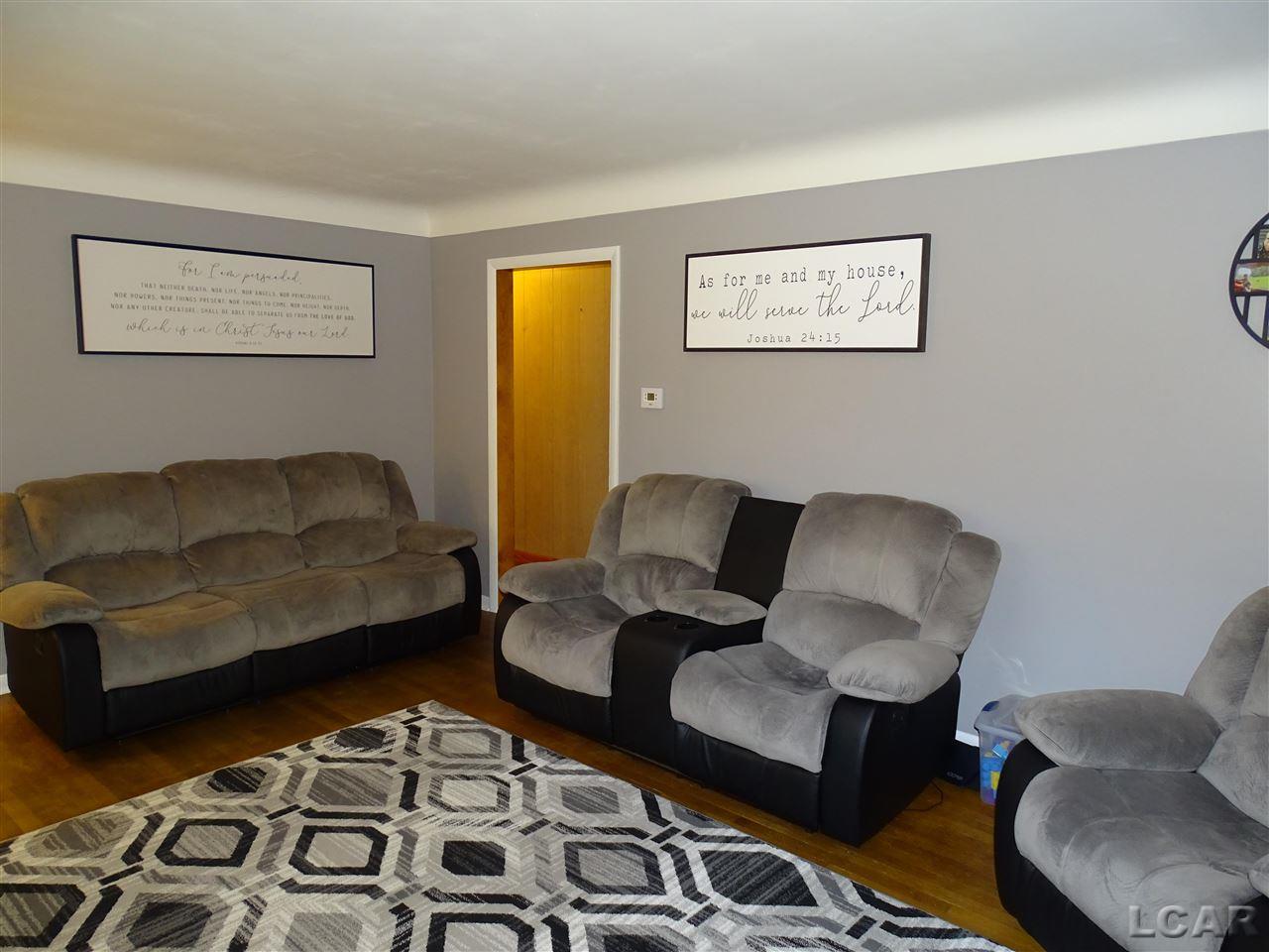8170 Clinton Road Jackson, MI 49201 - Photo 5 of 30 50070257-4.JPG