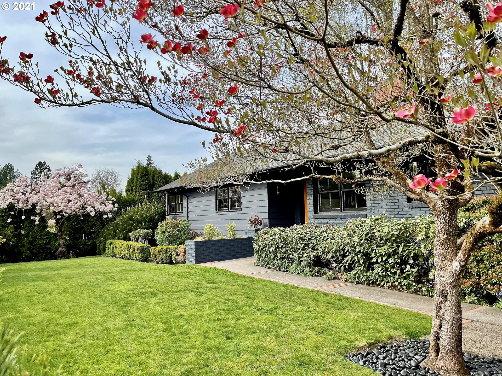 9055 Southwest Jamieson Road Portland, OR 97225 - Photo 1 of 32 Gallery Image 1