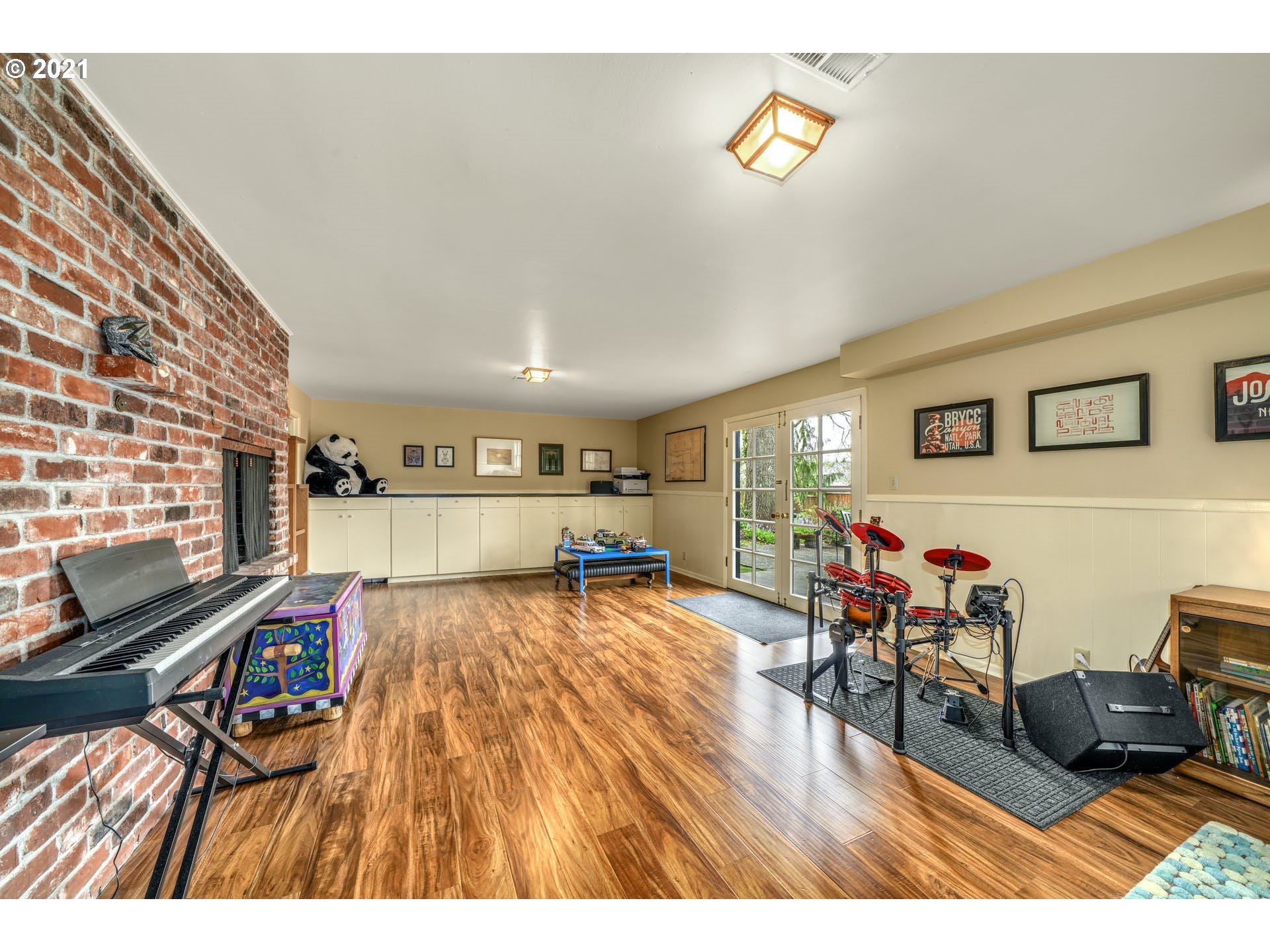 9055 Southwest Jamieson Road Portland, OR 97225 - Photo 20 of 32 Family Room