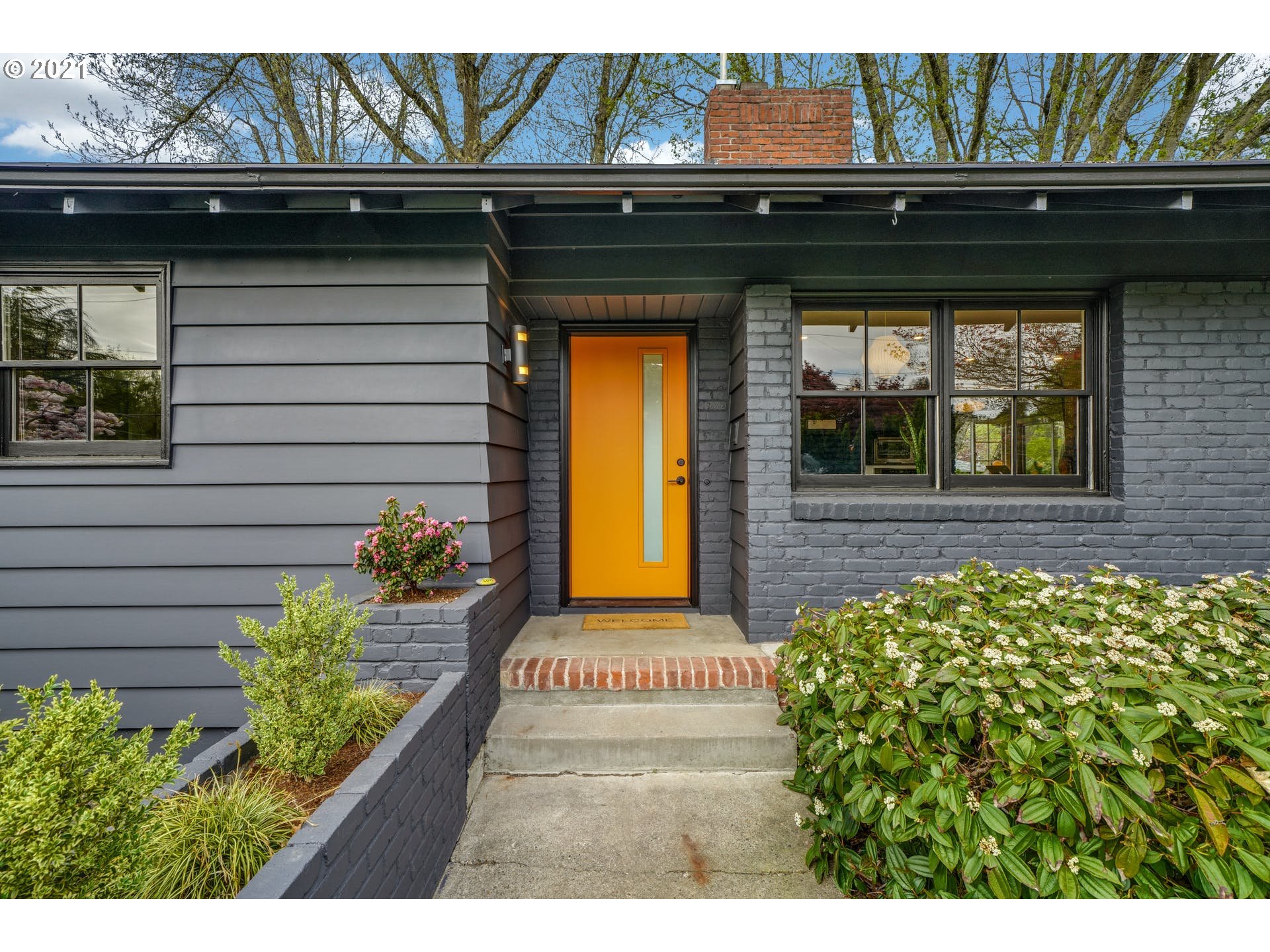9055 Southwest Jamieson Road Portland, OR 97225 - Photo 2 of 32 Gallery Image 2