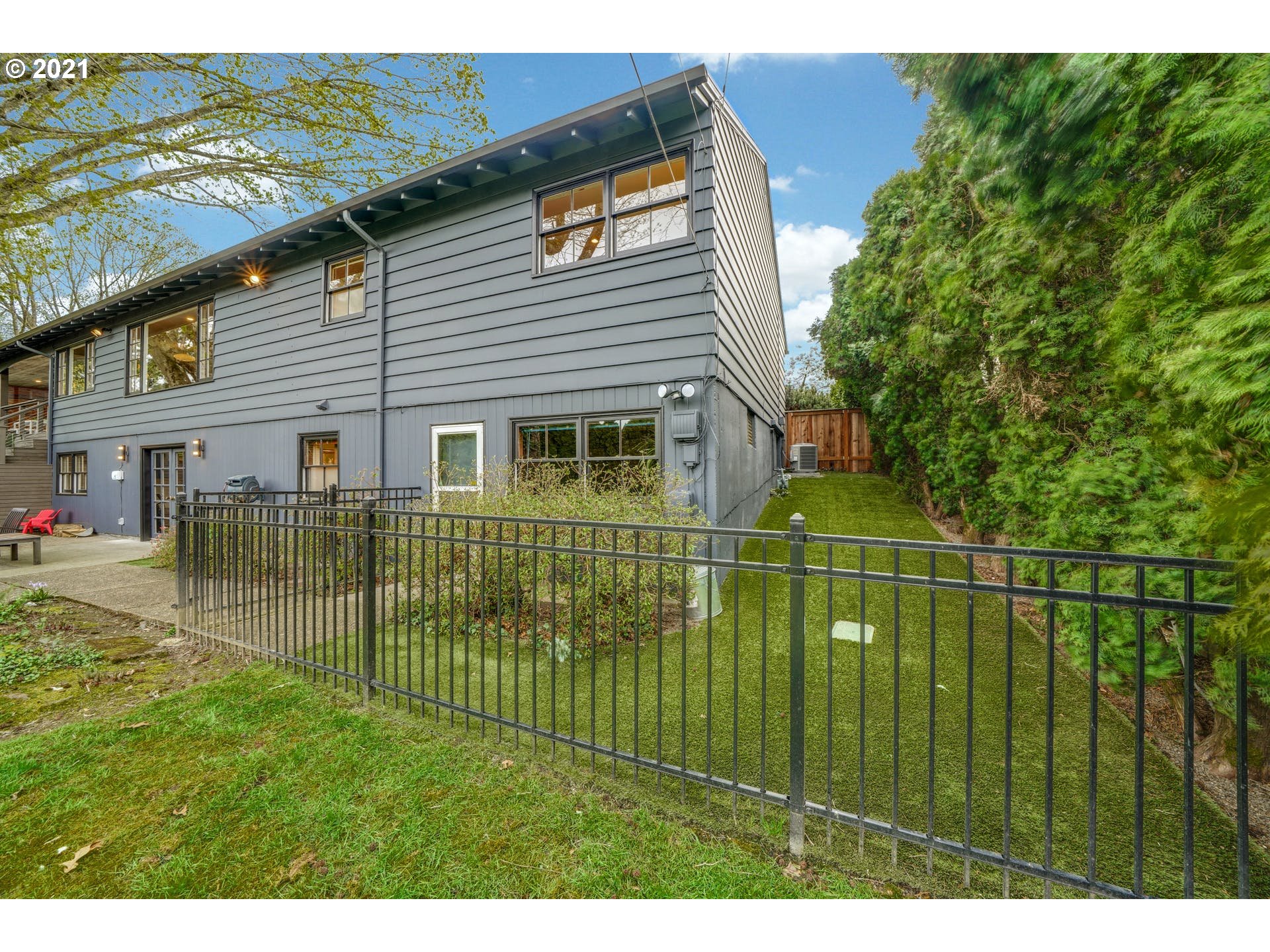 9055 Southwest Jamieson Road Portland, OR 97225 - Photo 28 of 32 Dog Run