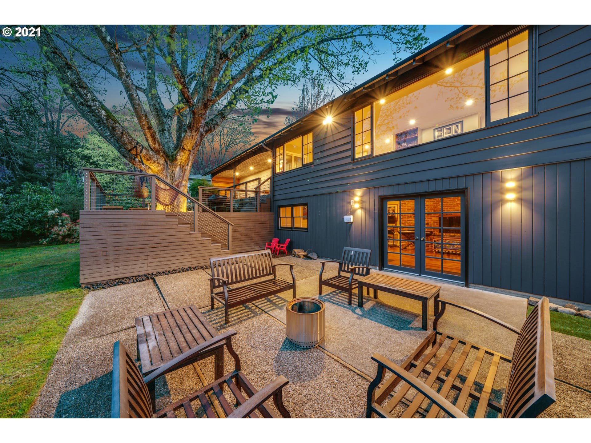 9055 Southwest Jamieson Road Portland, OR 97225 - Photo 31 of 32 Patio