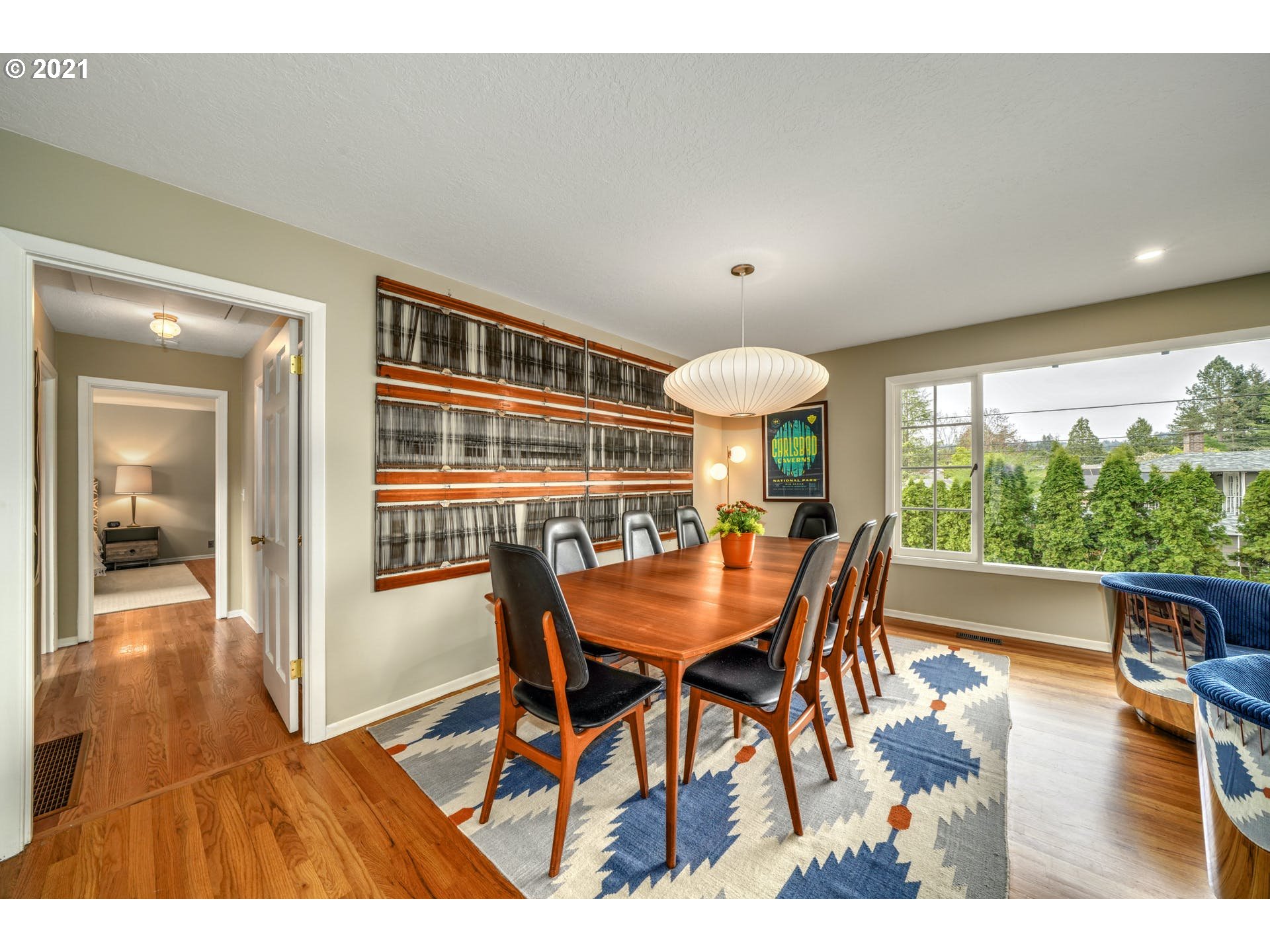 9055 Southwest Jamieson Road Portland, OR 97225 - Photo 6 of 32 Dining Area