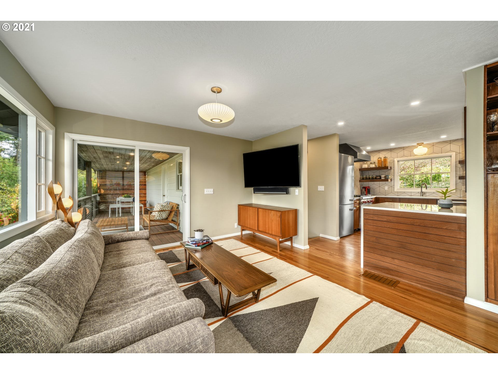 9055 Southwest Jamieson Road Portland, OR 97225 - Photo 7 of 32 Gallery Image 7