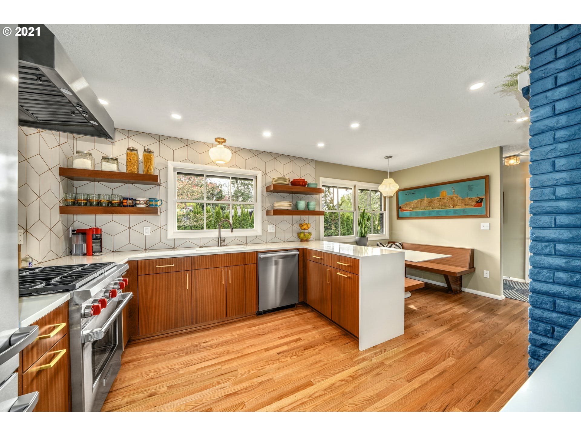 9055 Southwest Jamieson Road Portland, OR 97225 - Photo 8 of 32 Gallery Image 8